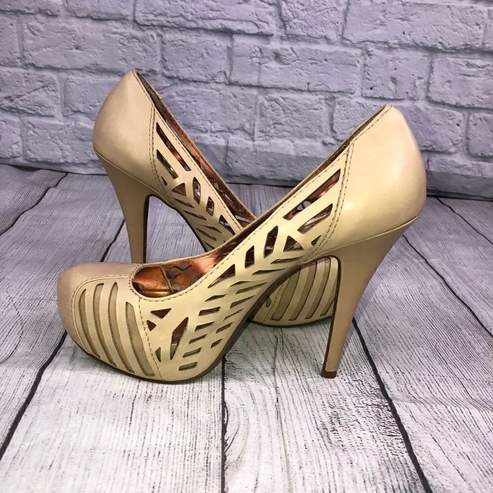 BCBGeneration cut out pattern high heels beige size 9 - Picture 3 of 8